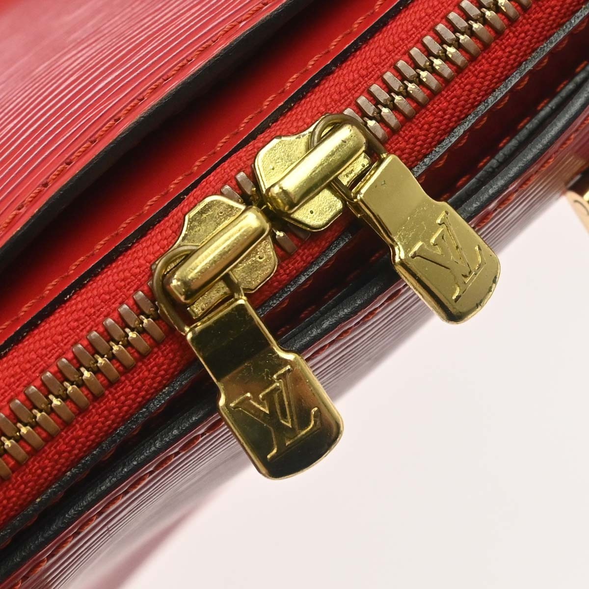 Louis Vuitton Pont Neuf Handbag Epi Leather Red Leather Handbag (Pre-Owned)