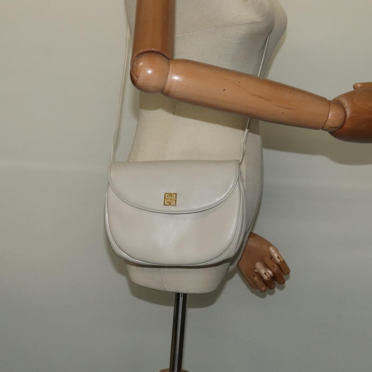 Givenchy 4G Shoulder Bag Leather White Leather Bag (Pre-Owned)