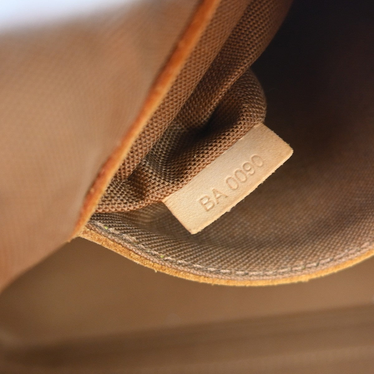 Louis Vuitton Alma Handbag Monogram Canvas Brown Canvas Handbag (Pre-Owned)