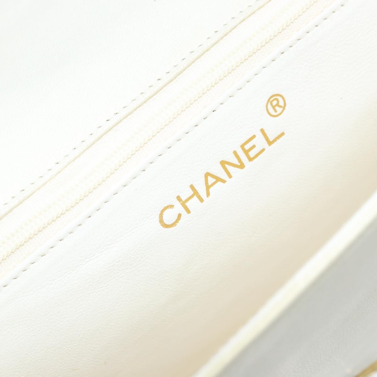 Chanel Vintage Cc Full Flap Bag Quilted Lambskin White Leather Shoulder Bag Bag (Pre-Owned)