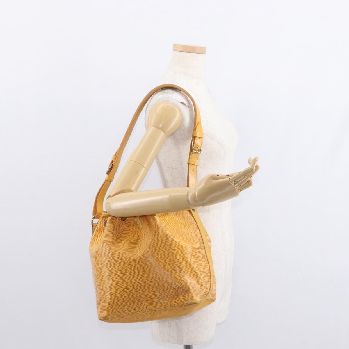 Louis Vuitton Petit Noe Handbag Epi Leather Yellow Leather Shoulder Bag Bag (Pre-Owned)