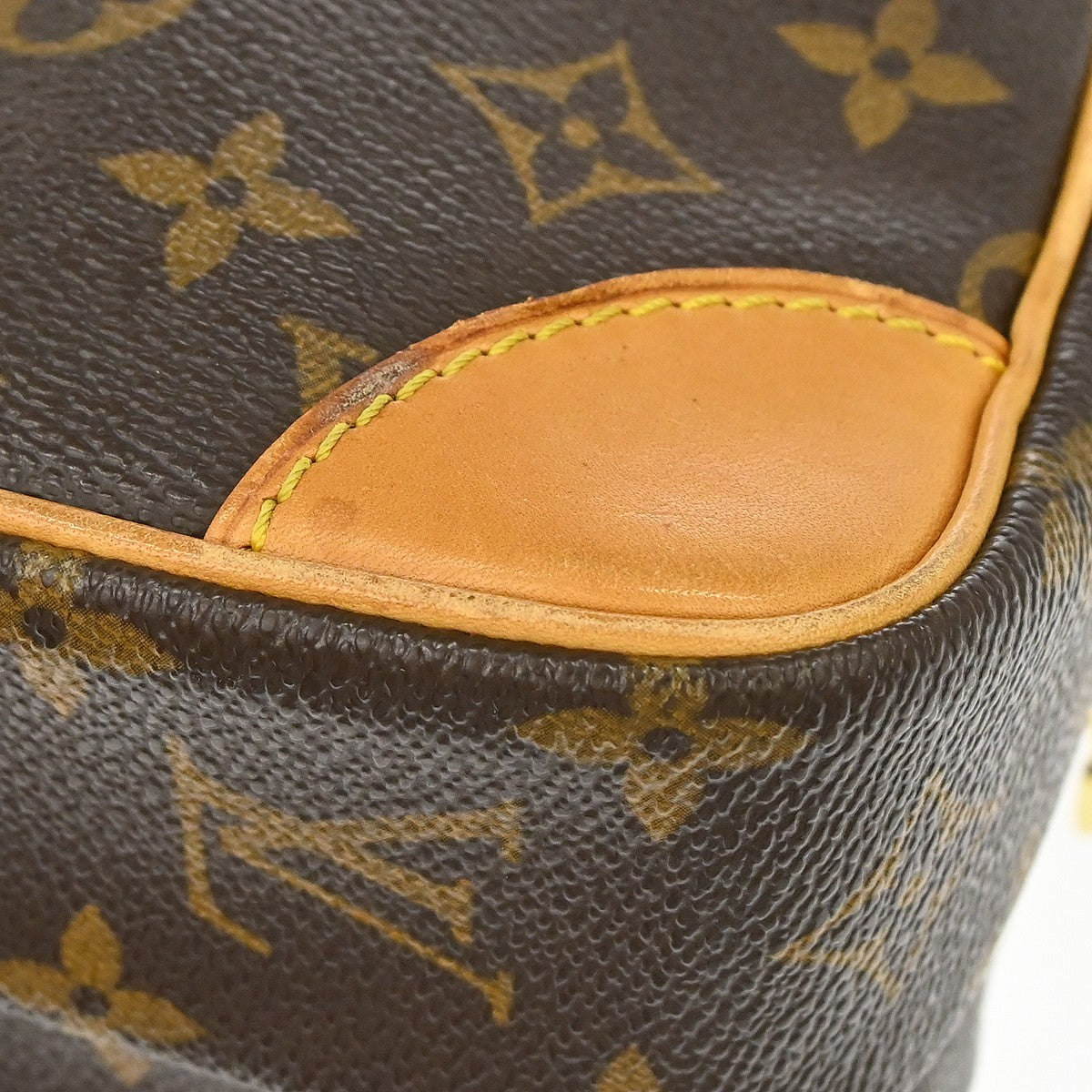 Louis Vuitton Amazone Bag Monogram Canvas Brown Canvas Shoulder Bag Bag (Pre-Owned)