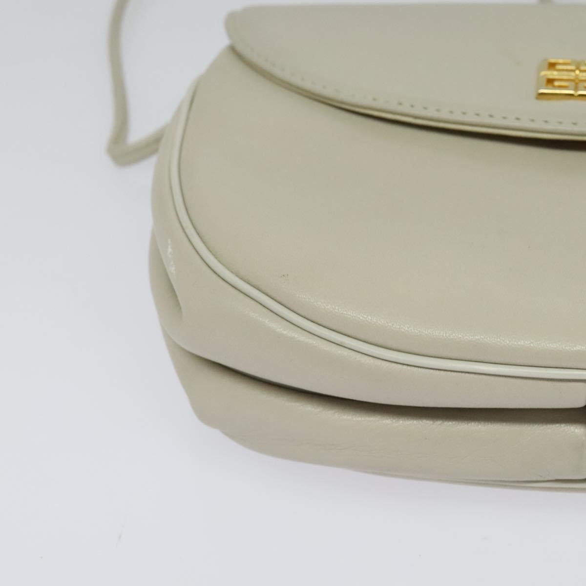 Givenchy 4G Shoulder Bag Leather White Leather Bag (Pre-Owned)