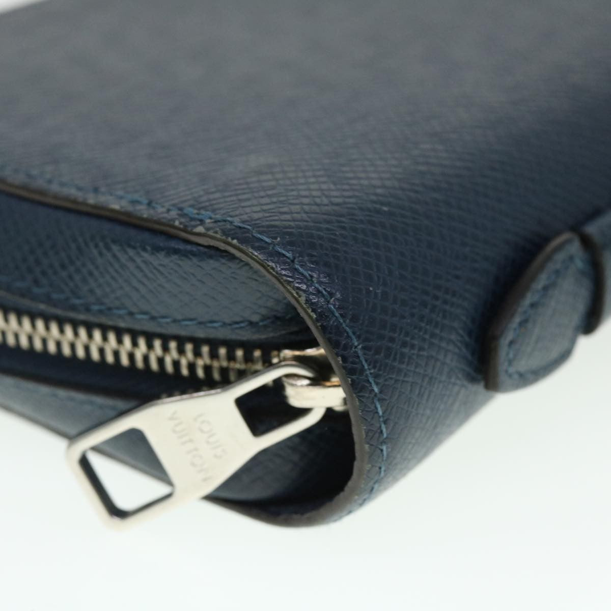 Louis Vuitton Zippy Xl Taiga Leather Navy Leather Wallets Accessory (Pre-Owned)