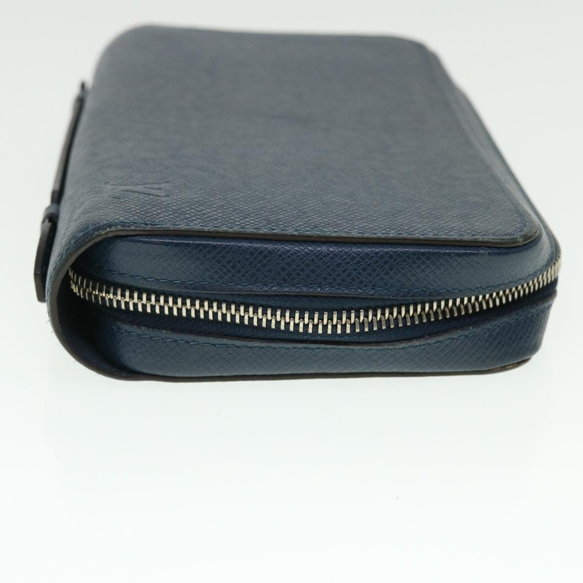 Louis Vuitton Zippy Xl Taiga Leather Navy Leather Wallets Accessory (Pre-Owned)