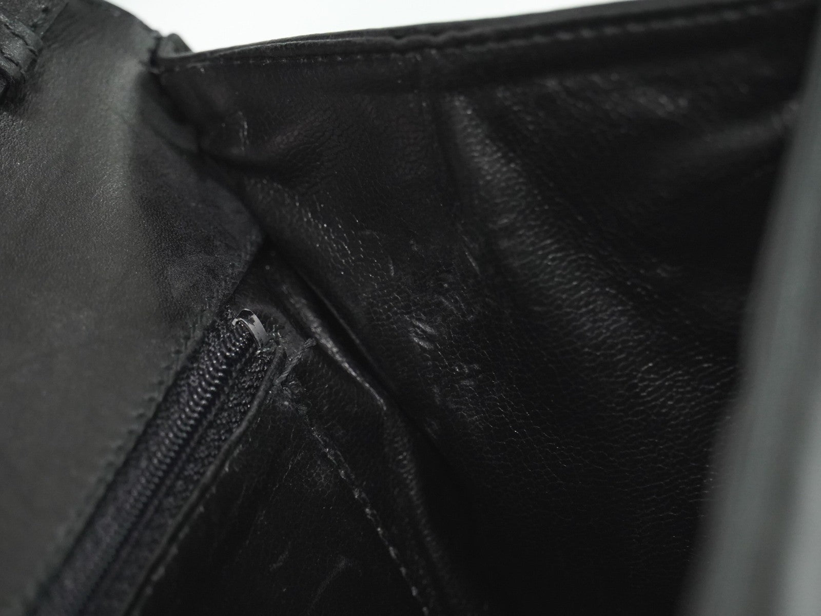 Salvatore Ferragamo Gancini Shoulder Bag Leather Black Leather Shoulder Bag Bag (Pre-Owned)