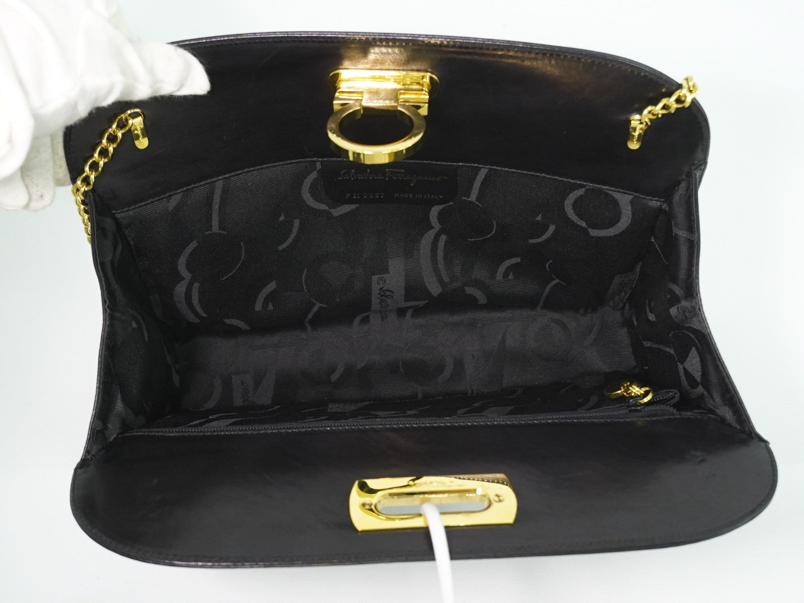Salvatore Ferragamo Vintage Gancini Chain Shoulder Bag Leather Black Leather Shoulder Bag Bag (Pre-Owned)