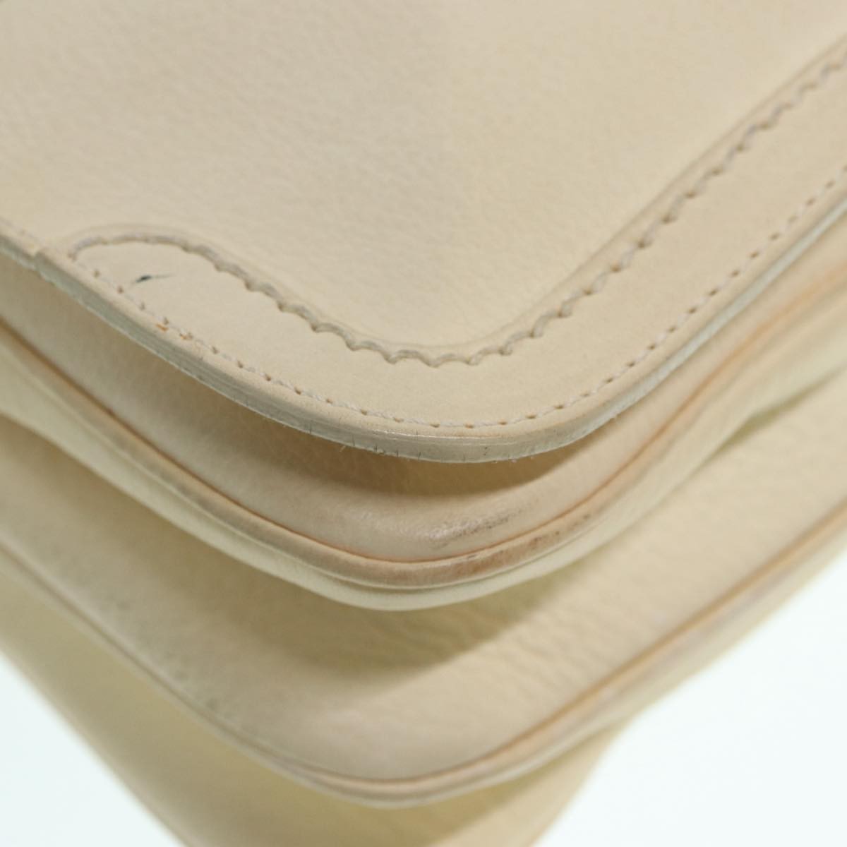 Salvatore Ferragamo Gancini Shoulder Bag Leather White Leather Handbag (Pre-Owned)