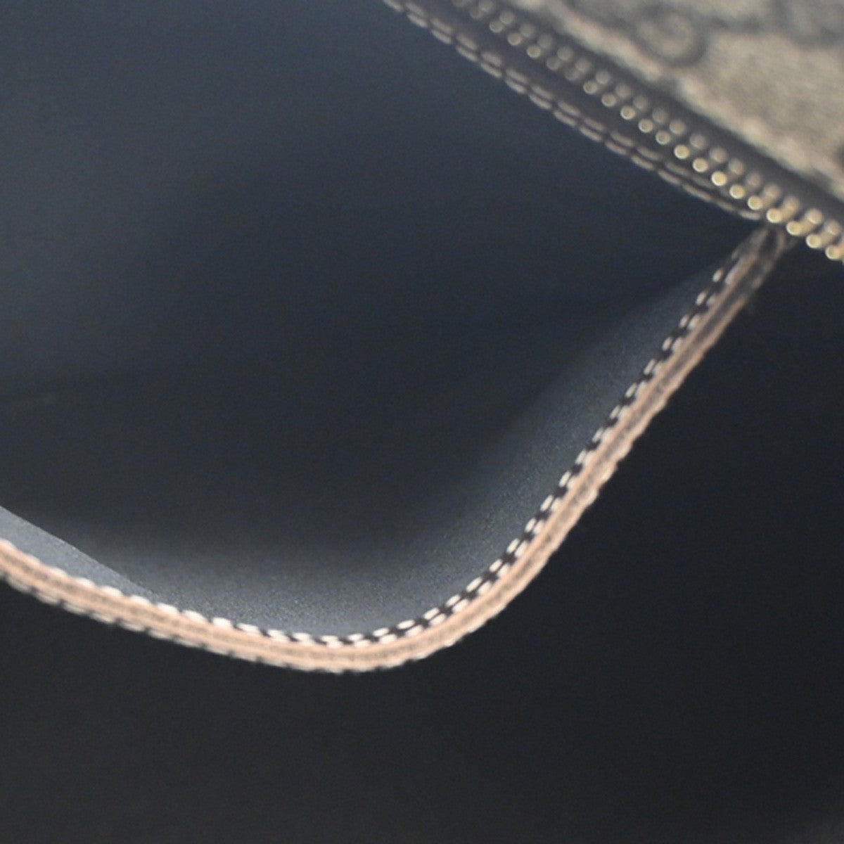 Gucci Zip Top Messenger Bag Gg Coated Canvas Brown Canvas Shoulder Bag Bag (Pre-Owned)