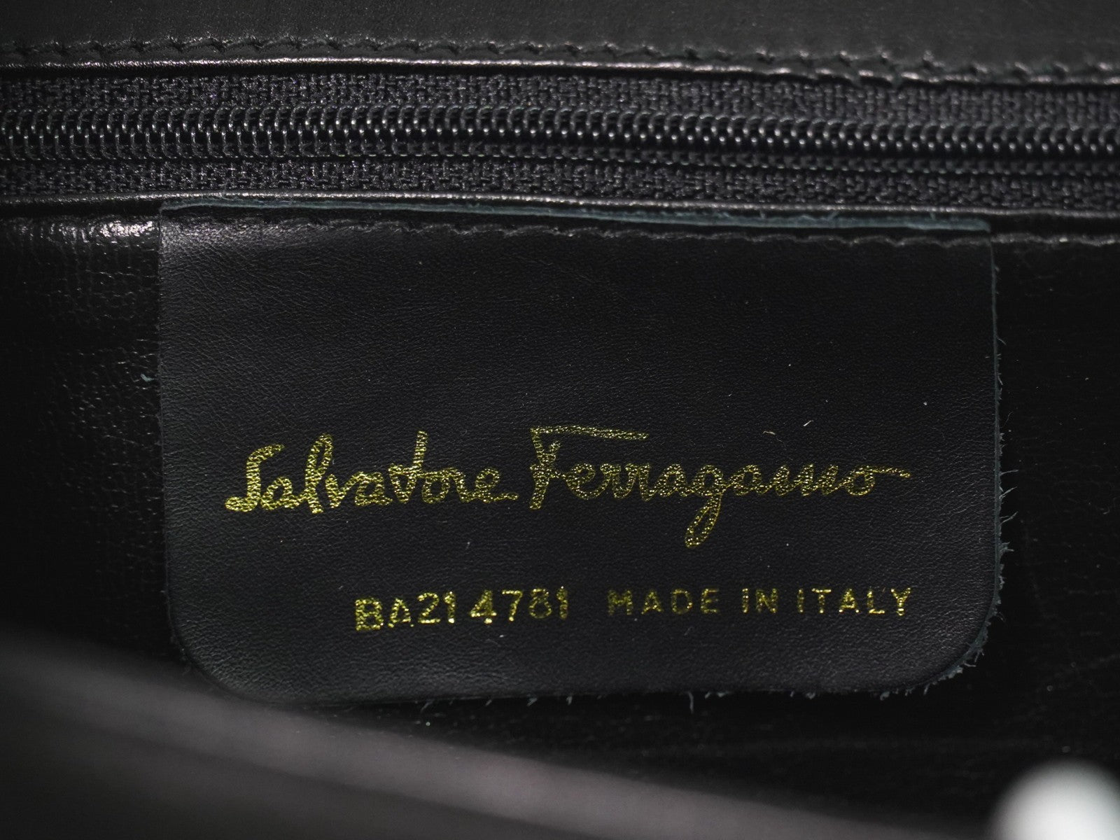 Salvatore Ferragamo Gancini Shoulder Bag Leather Black Leather Shoulder Bag Bag (Pre-Owned)