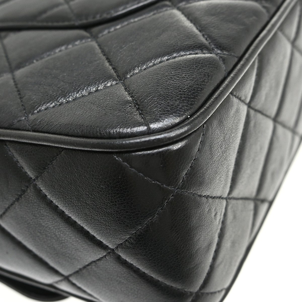 Chanel Vintage Square Classic Single Flap Bag Quilted Lambskin Black Leather Shoulder Bag Bag (Pre-Owned)
