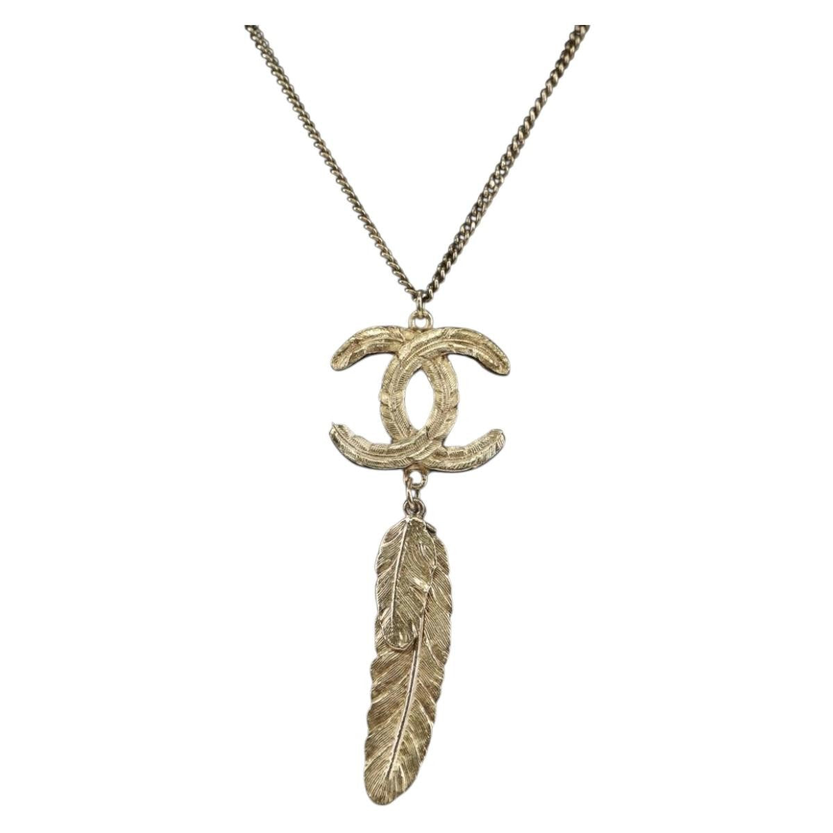Chanel Feather Cc Pendant Necklace Metal Gold Metal Necklace Jewelry (Pre-Owned)