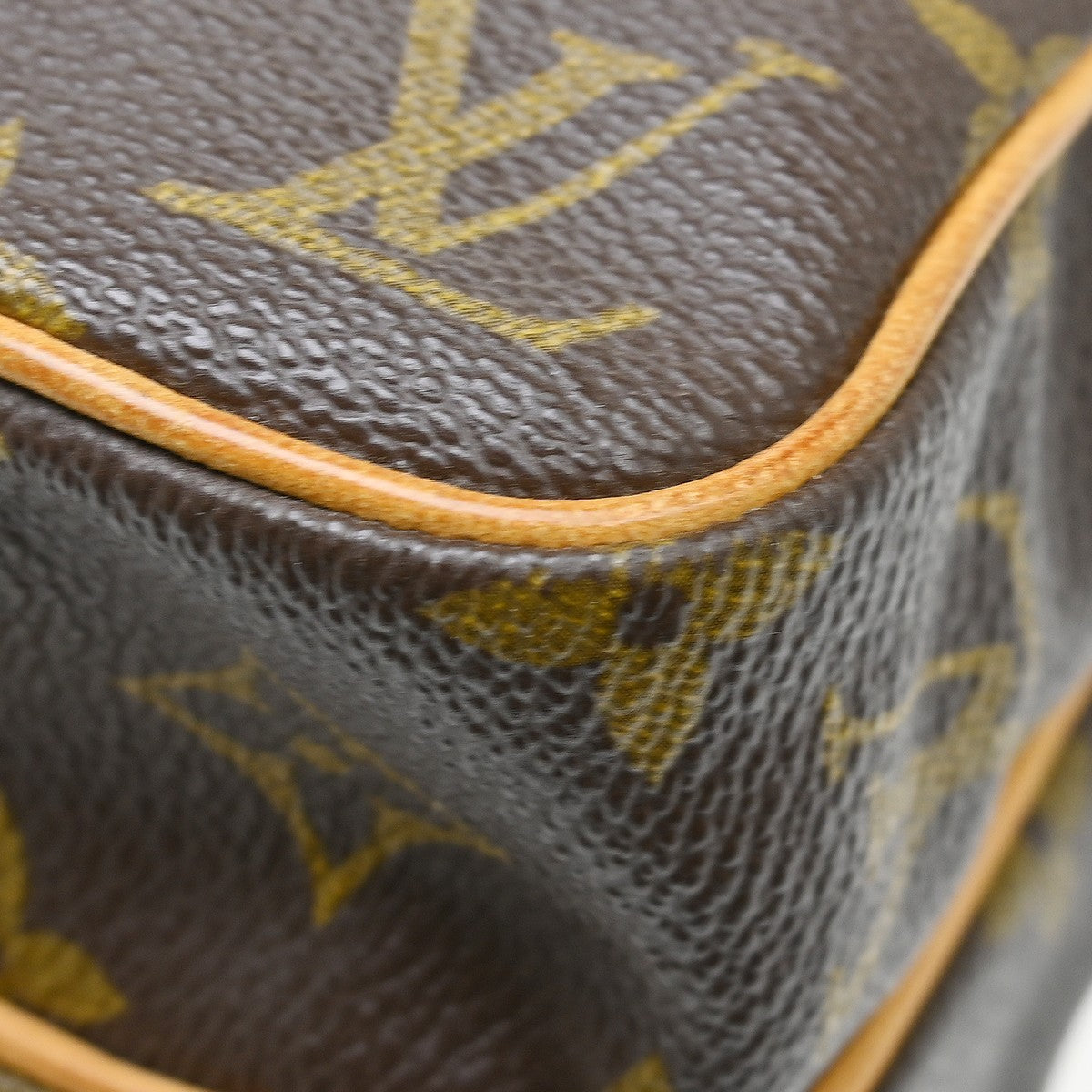 Louis Vuitton Amazone Bag Monogram Canvas Brown Canvas Shoulder Bag Bag (Pre-Owned)