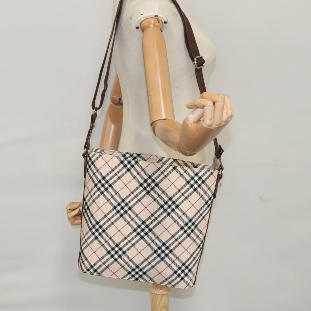 Burberry Nova Check Shoulder Bag Canvas Beige Canvas Shoulder Bag Bag (Pre-Owned)