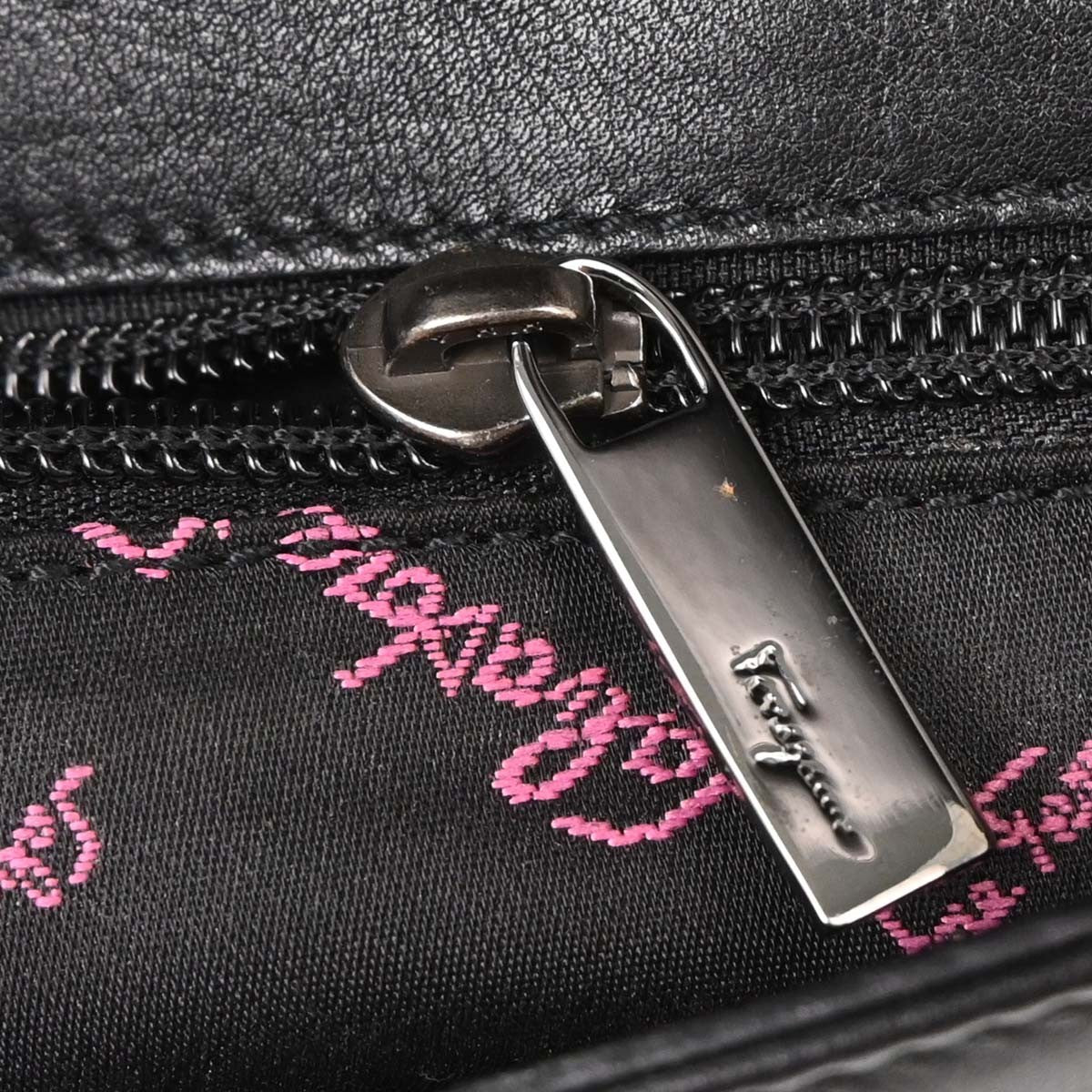 Salvatore Ferragamo Gancini Handbag Leather Black Leather Handbag (Pre-Owned)