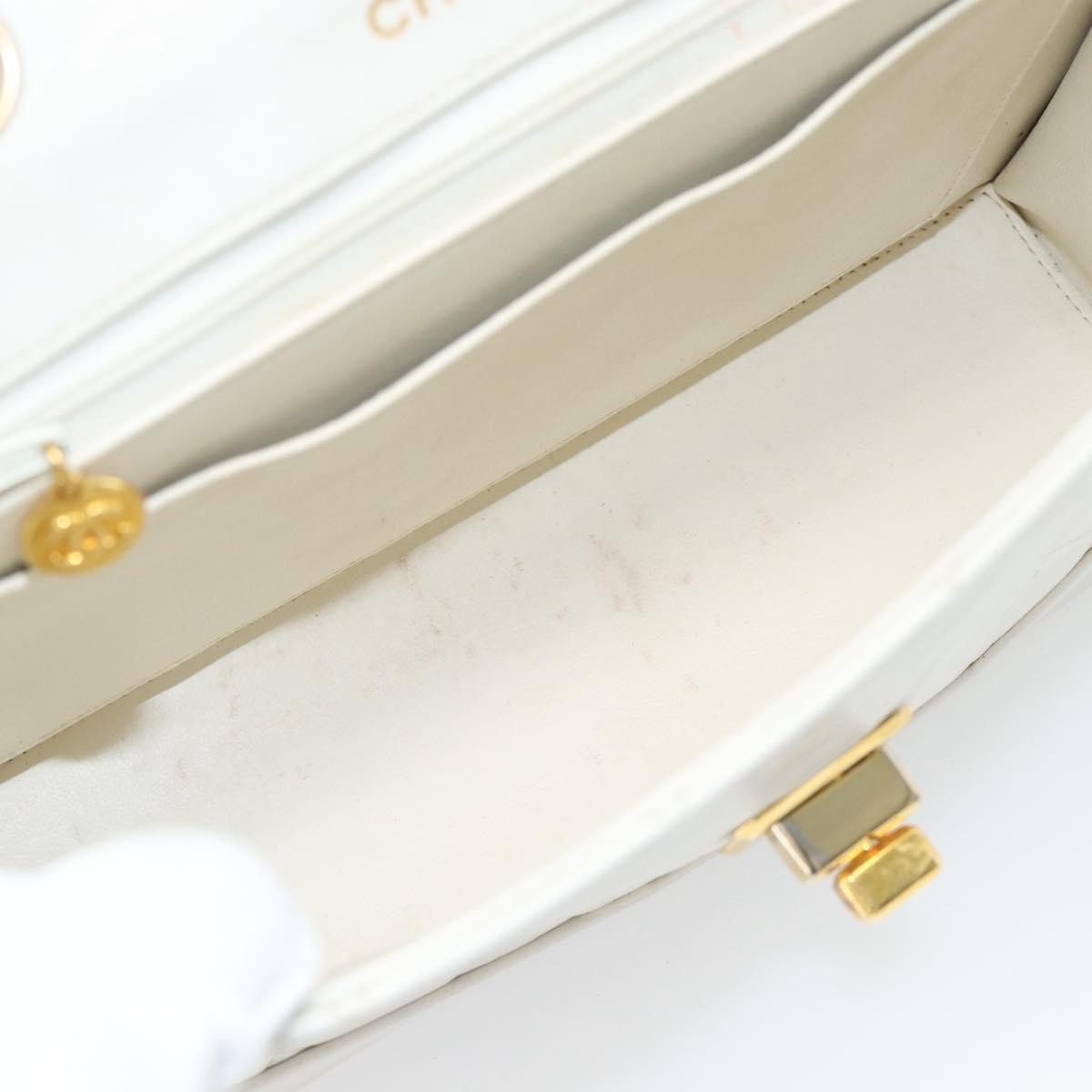 Chanel Vintage Mademoiselle Lock Trapezoid Flap Bag Quilted Lambskin White Leather Shoulder Bag Bag (Pre-Owned)