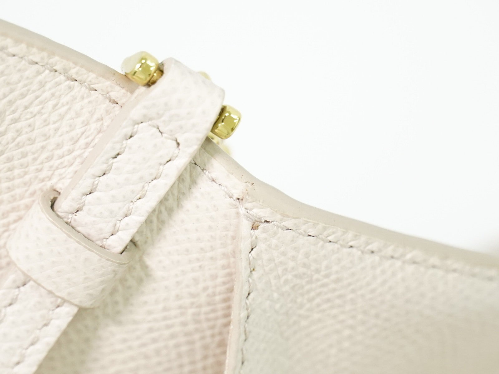 Salvatore Ferragamo Vara Bow Chain Flap Bag Leather Beige Leather Shoulder Bag Bag (Pre-Owned)
