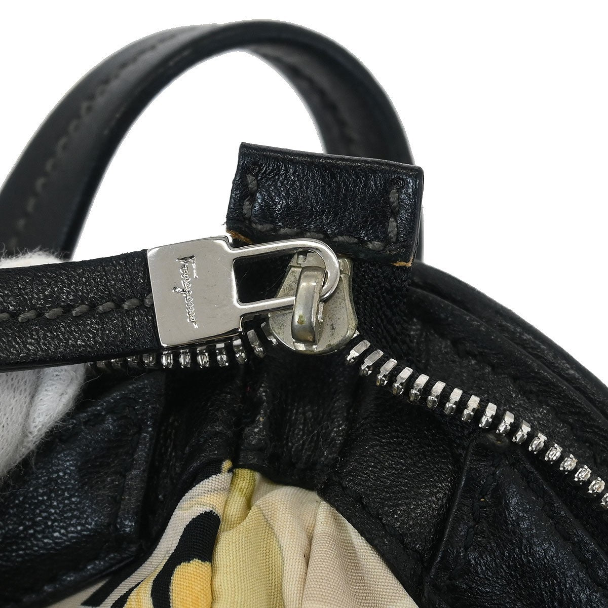 Salvatore Ferragamo Vara Bow Hobo Leather Black Leather Handbag (Pre-Owned)