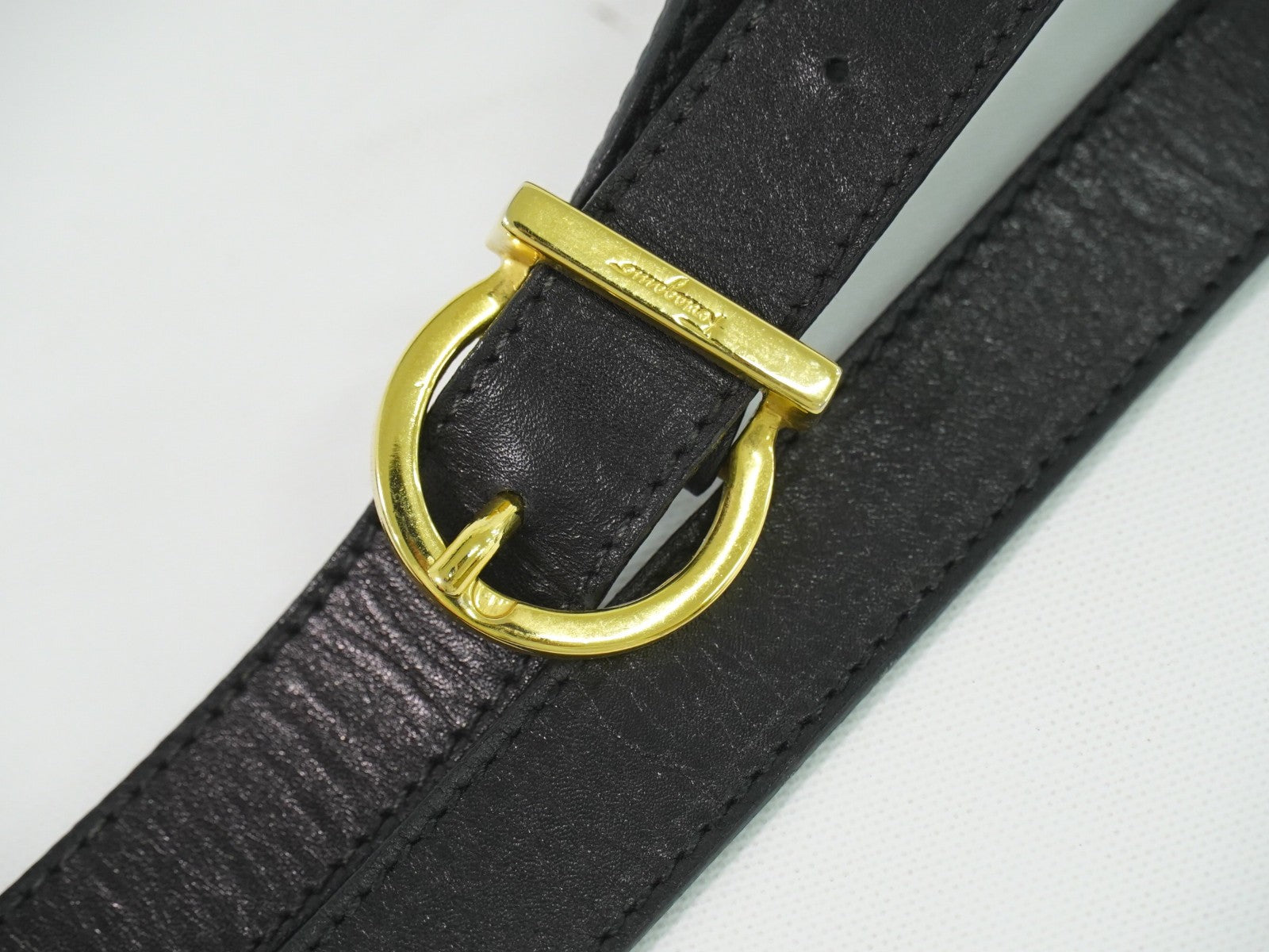 Salvatore Ferragamo Gancini Shoulder Bag Leather Black Leather Shoulder Bag Bag (Pre-Owned)