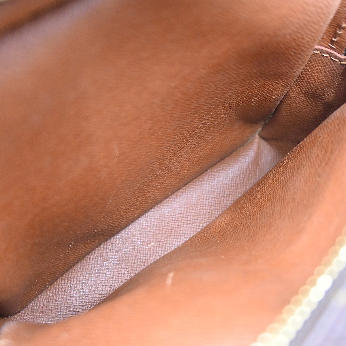Louis Vuitton Amazone Bag Monogram Canvas Brown Canvas Shoulder Bag Bag (Pre-Owned)