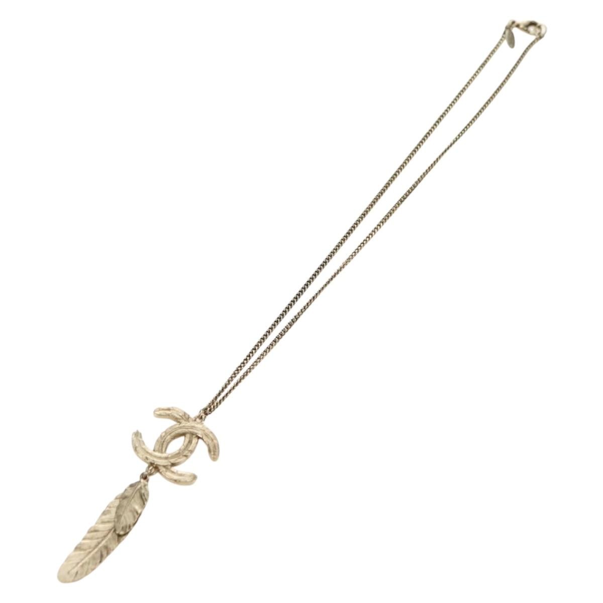 Chanel Feather Cc Pendant Necklace Metal Gold Metal Necklace Jewelry (Pre-Owned)