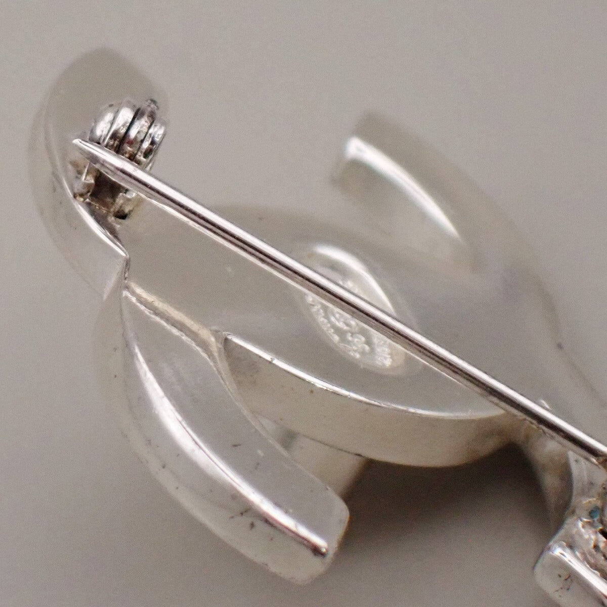 Chanel Vintage Cc Turnlock Brooch Metal Silver Silver_Plated Brooch Jewelry (Pre-Owned)