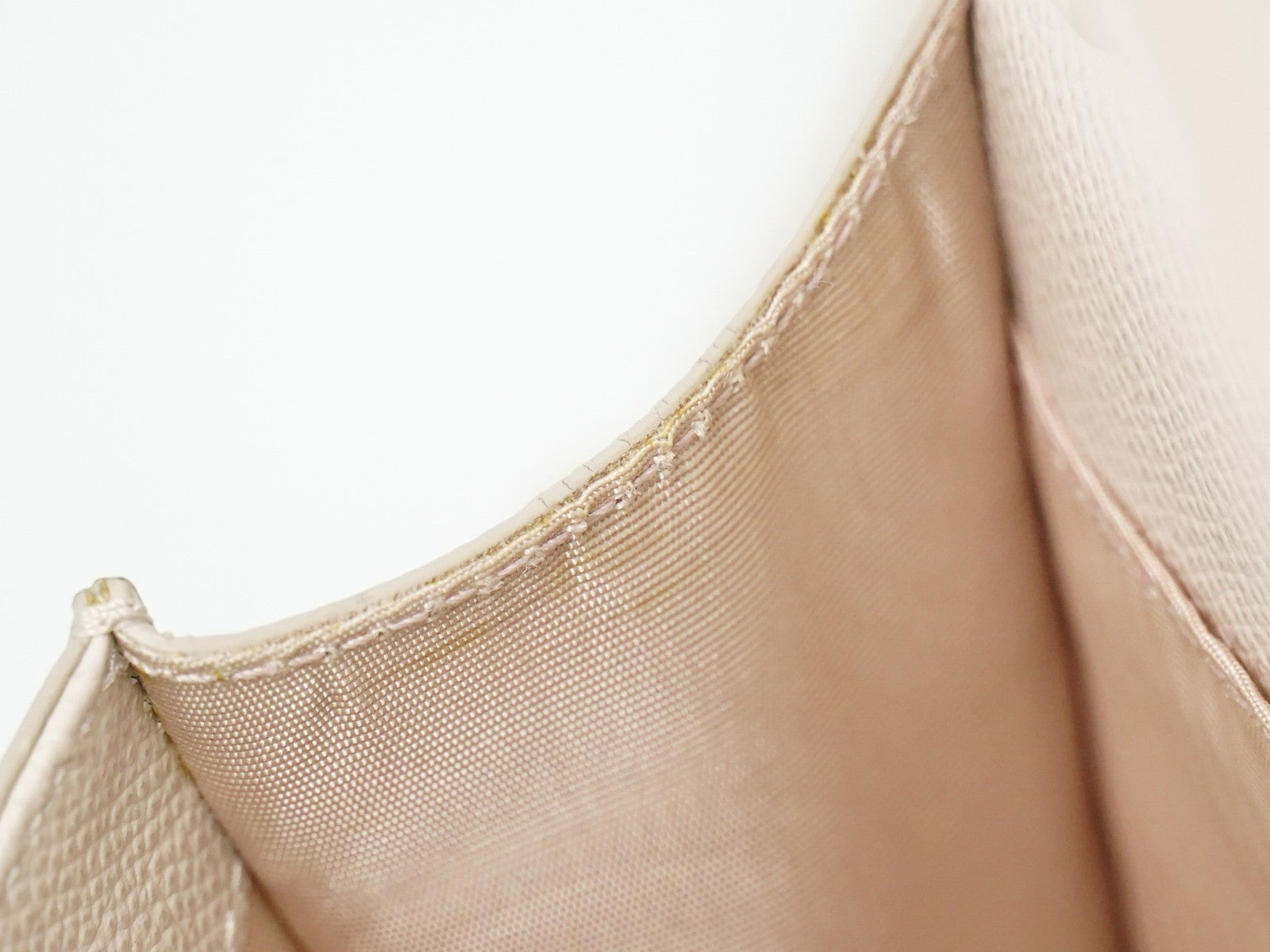 Salvatore Ferragamo Vara Bow Chain Flap Bag Leather Beige Leather Shoulder Bag Bag (Pre-Owned)