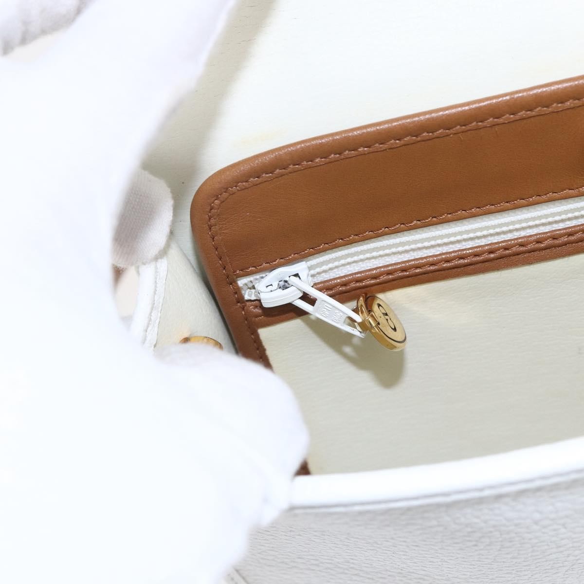 Christian Dior Vintage Cd Logo Shoulder Bag Leather White Leather Shoulder Bag Bag (Pre-Owned)