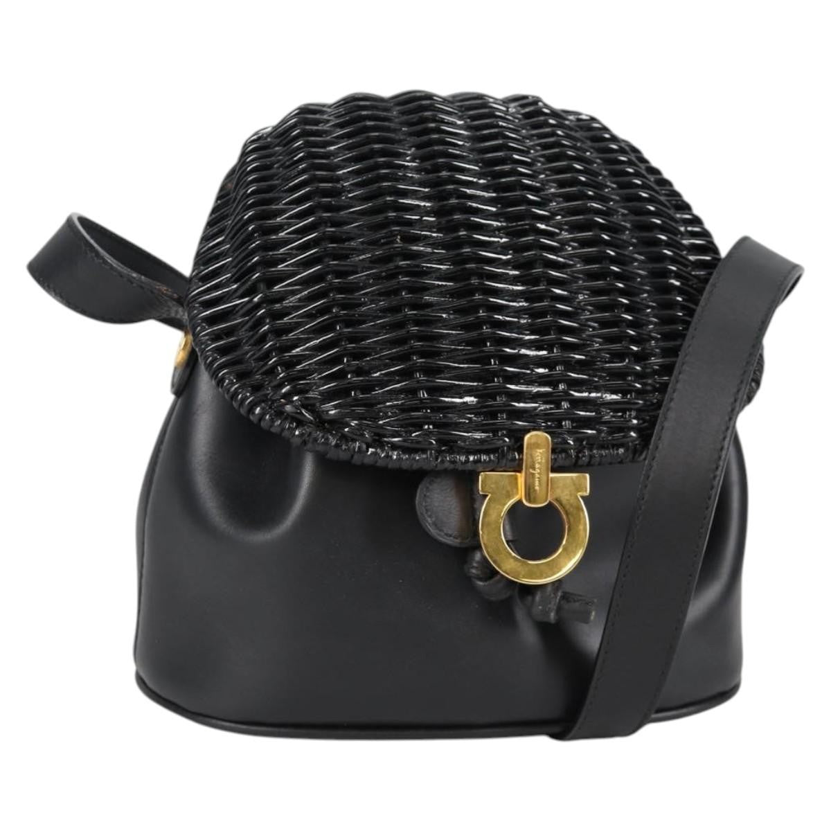 Salvatore Ferragamo Gancini Shoulder Bag Leather Black Leather Shoulder Bag Bag (Pre-Owned)