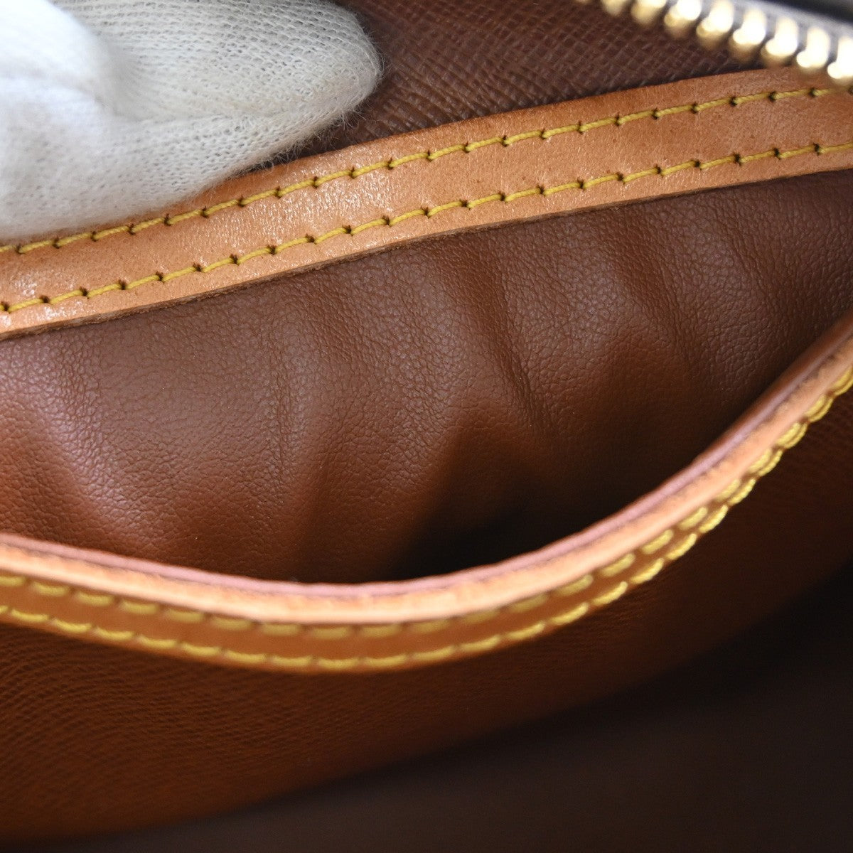 Louis Vuitton Blois Handbag Monogram Canvas Brown Canvas Shoulder Bag Bag (Pre-Owned)