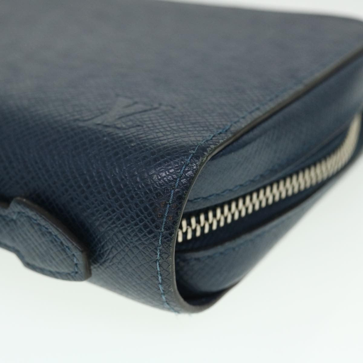 Louis Vuitton Zippy Xl Taiga Leather Navy Leather Wallets Accessory (Pre-Owned)