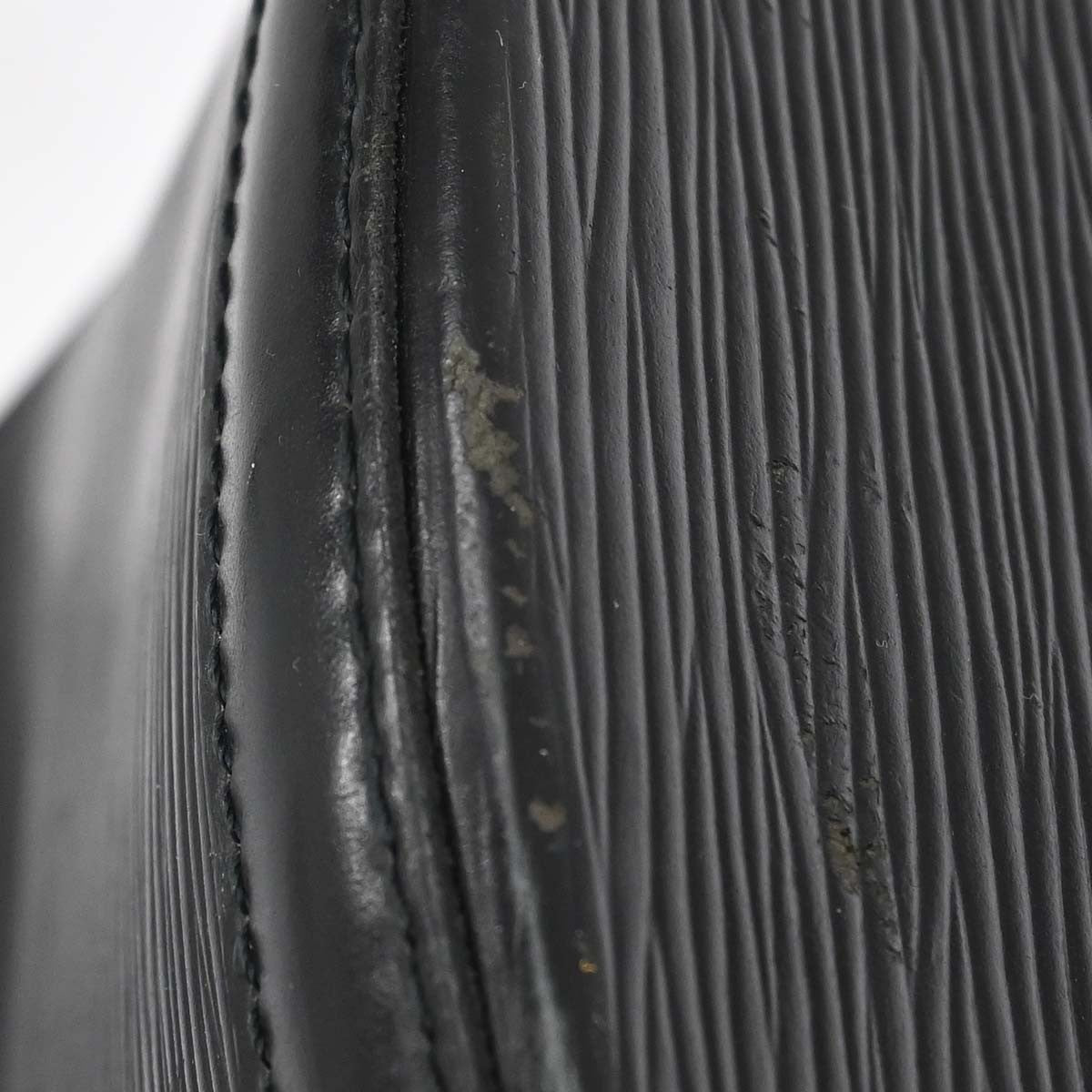 Louis Vuitton Cluny Shoulder Bag Epi Leather Black Leather Shoulder Bag Bag (Pre-Owned)