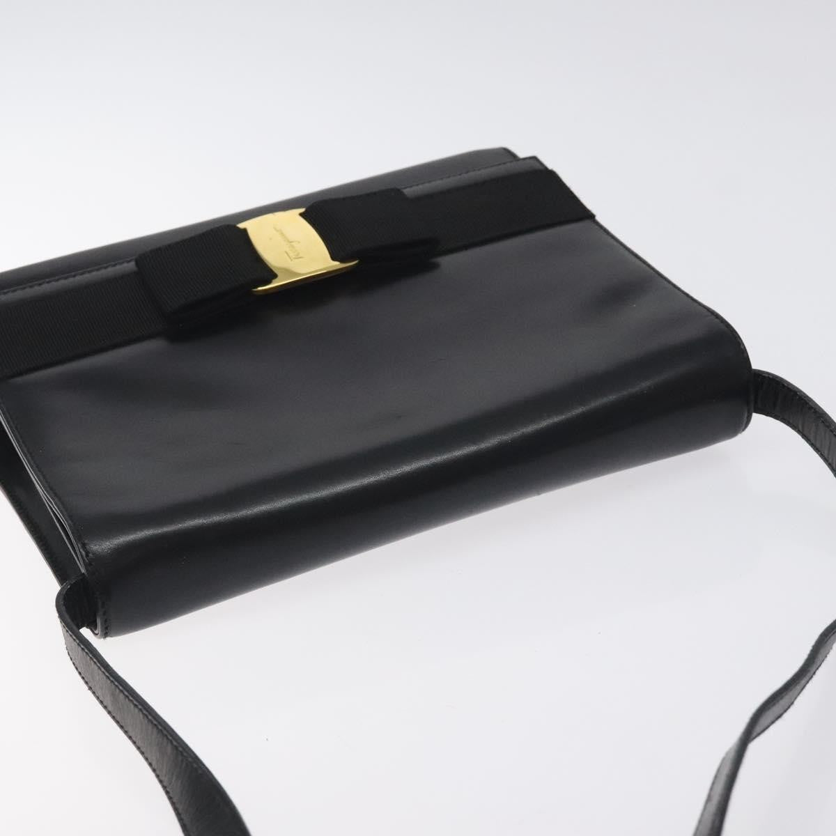 Salvatore Ferragamo Vara Shoulder Bag Leather Black Leather Shoulder Bag Bag (Pre-Owned)