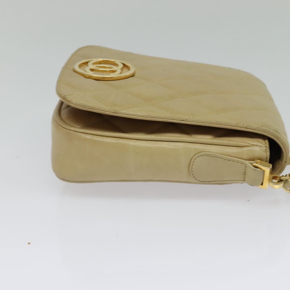 Chanel Vintage Cc Chain Flap Bag Quilted Lambskin Beige Leather Shoulder Bag Bag (Pre-Owned)