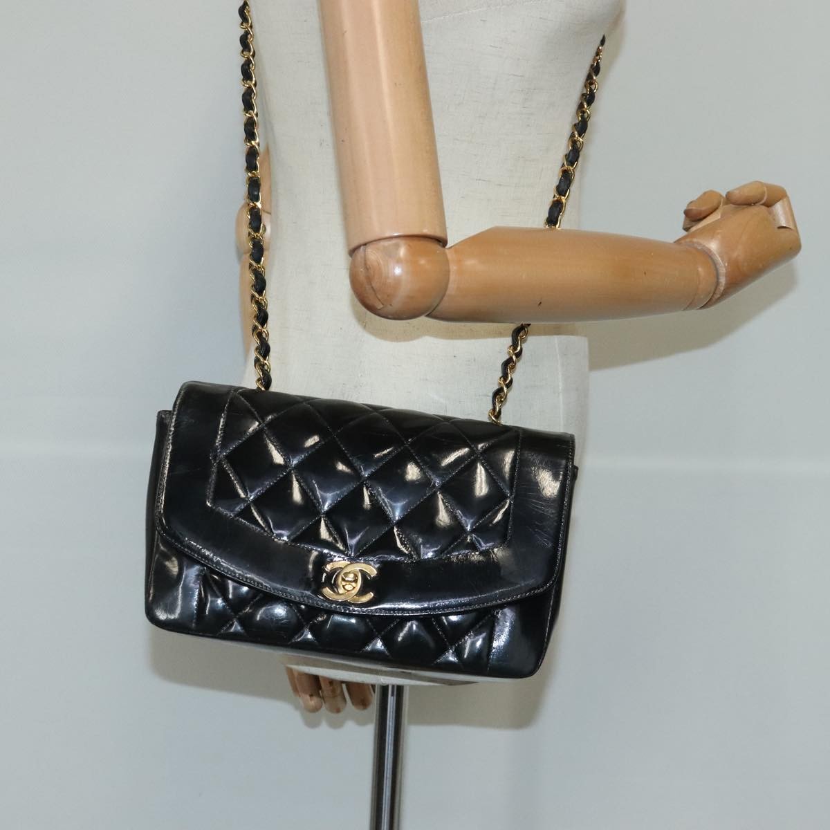Chanel Vintage So Black Diana Flap Bag Quilted Patent Black Patent_Leather Shoulder Bag Bag (Pre-Owned)