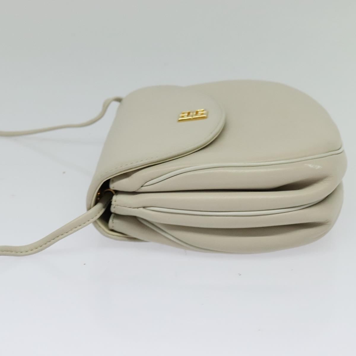 Givenchy 4G Shoulder Bag Leather White Leather Bag (Pre-Owned)