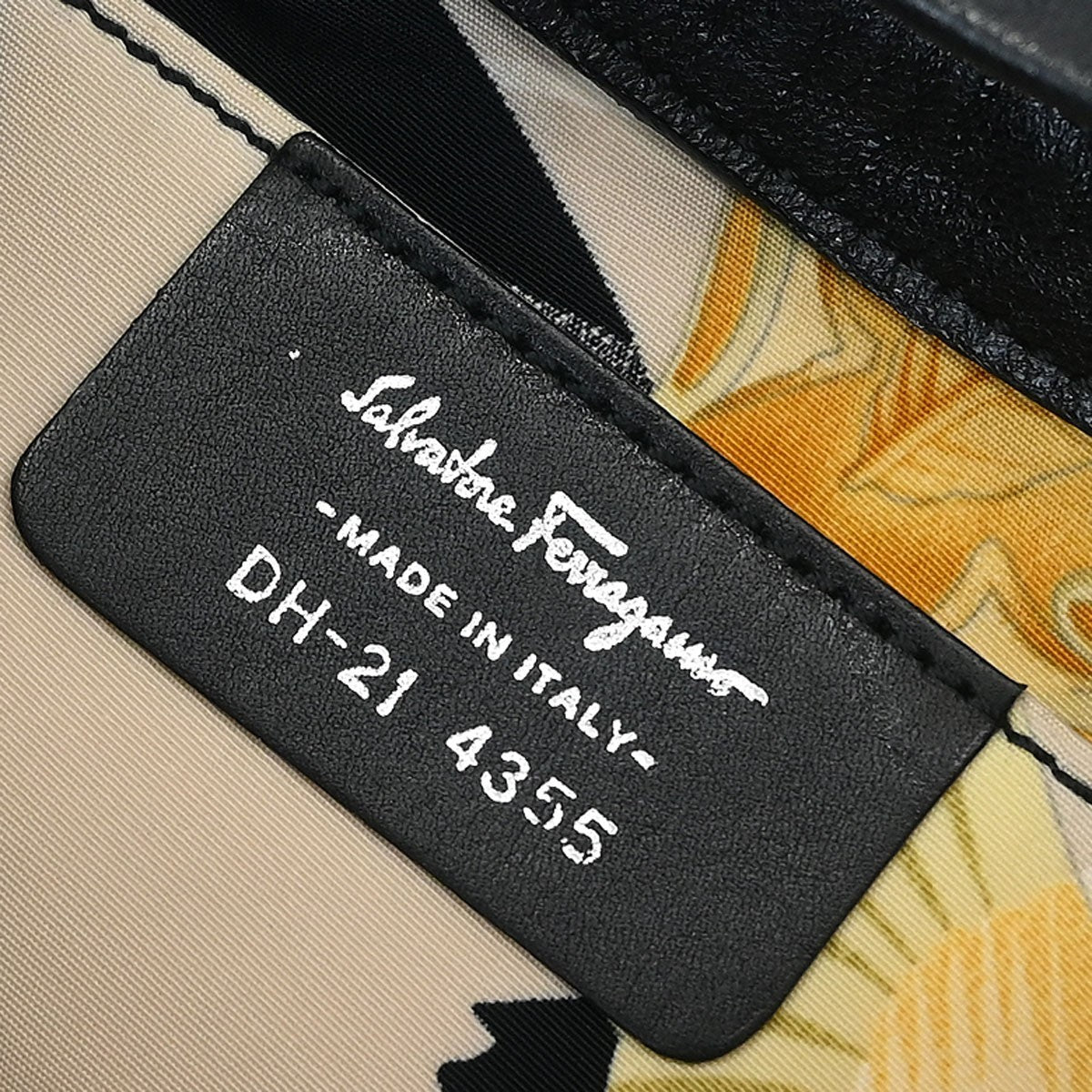 Salvatore Ferragamo Vara Bow Hobo Leather Black Leather Handbag (Pre-Owned)