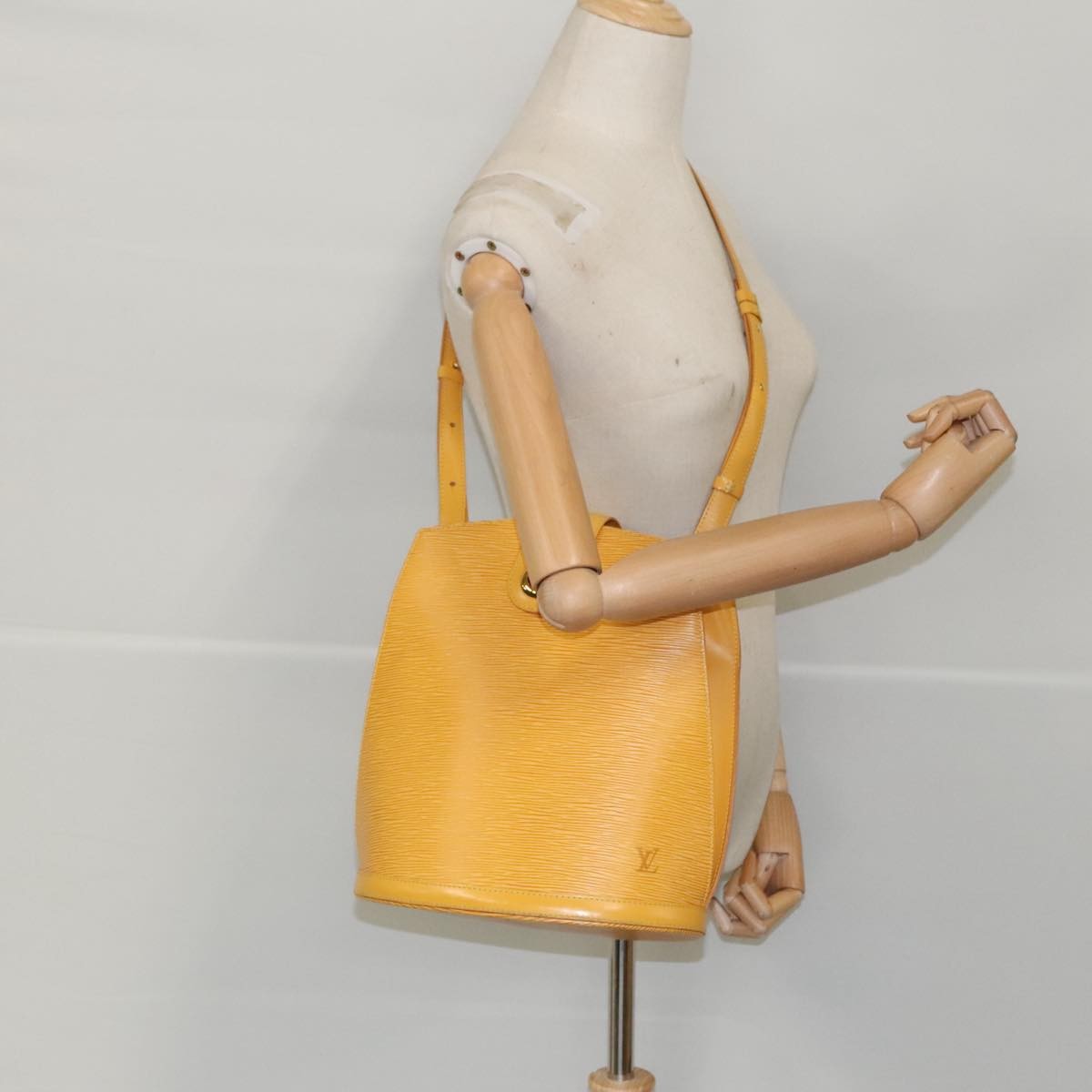 Louis Vuitton Cluny Shoulder Bag Epi Leather Yellow Leather Shoulder Bag Bag (Pre-Owned)