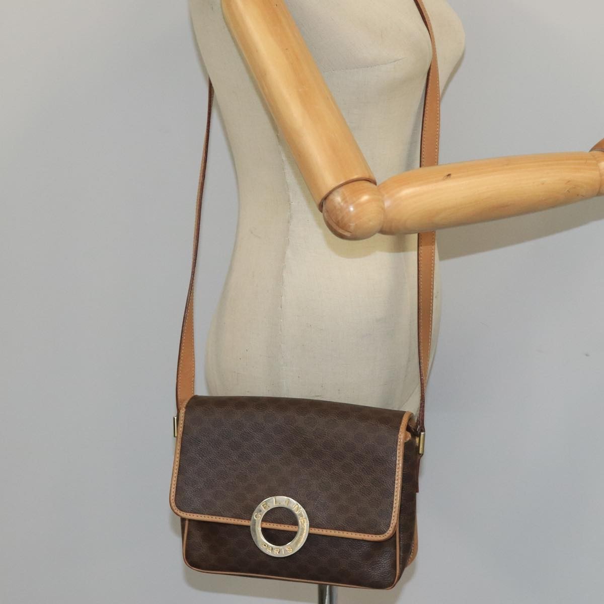 Celine Vintage Macadam Circle Logo Shoulder Bag Canvas And Leather Brown Canvas Shoulder Bag Bag (Pre-Owned)