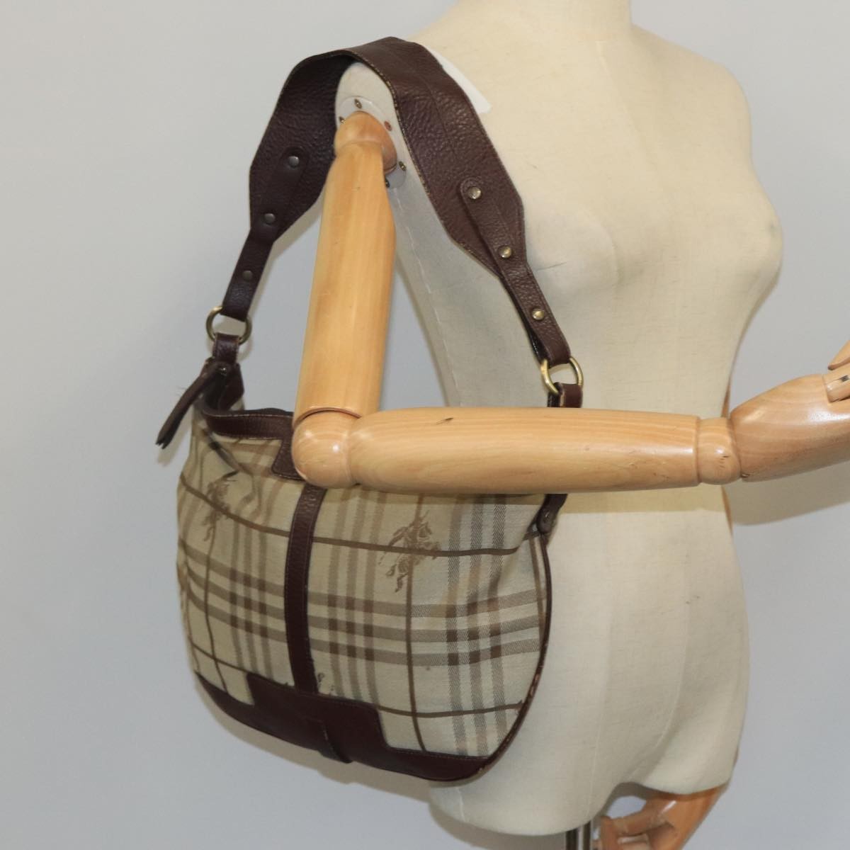 Burberry Nova Check Shoulder Bag Canvas And Leather Beige Canvas Shoulder Bag Bag (Pre-Owned)