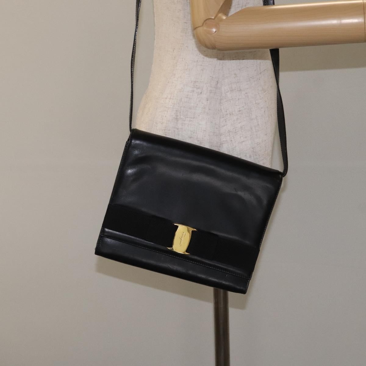 Salvatore Ferragamo Vara Shoulder Bag Leather Black Leather Shoulder Bag Bag (Pre-Owned)
