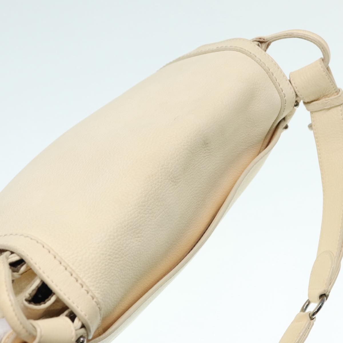 Salvatore Ferragamo Gancini Shoulder Bag Leather White Leather Handbag (Pre-Owned)