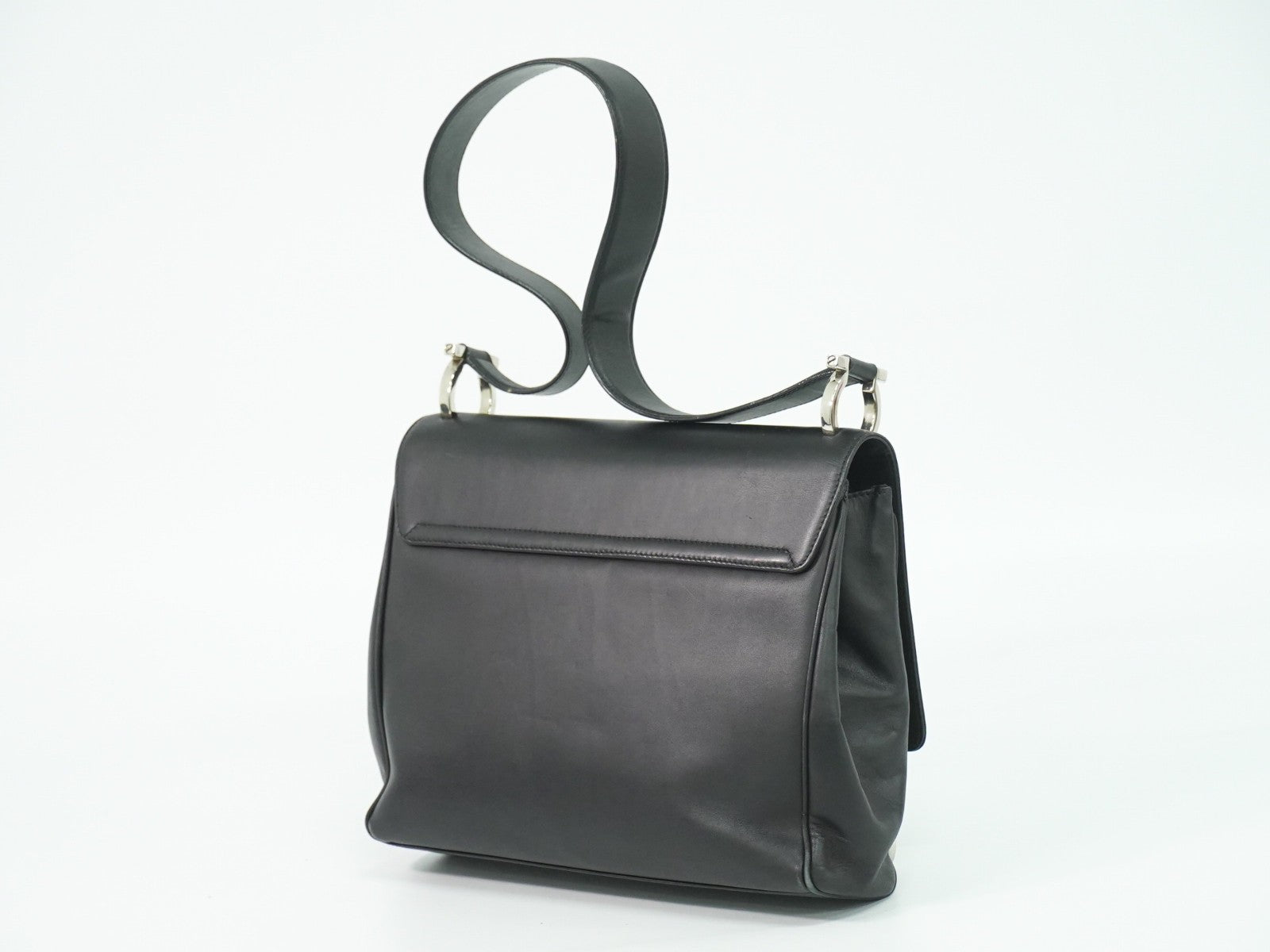 Salvatore Ferragamo Gancini Shoulder Bag Leather Black Leather Shoulder Bag Bag (Pre-Owned)