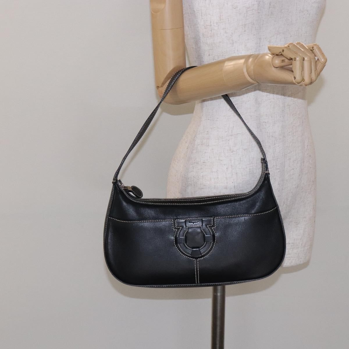 Salvatore Ferragamo Gancini Shoulder Bag Leather Black Leather Shoulder Bag Bag (Pre-Owned)