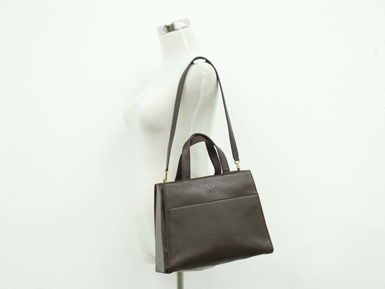 Loewe Vintage Anagram Handbag Leather Brown Leather Handbag (Pre-Owned)