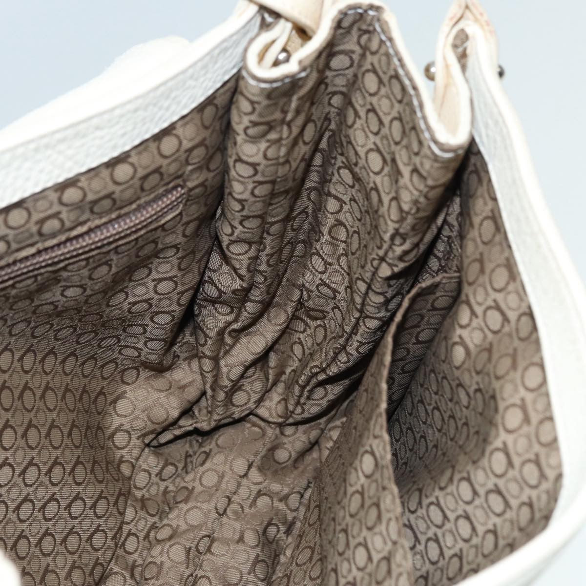Salvatore Ferragamo Gancini Shoulder Bag Leather White Leather Handbag (Pre-Owned)