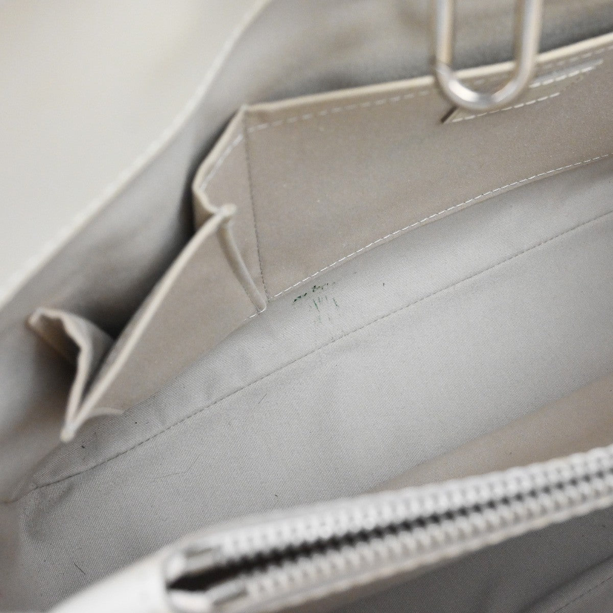 Louis Vuitton Passy Tote Epi Leather White Leather Handbag (Pre-Owned)