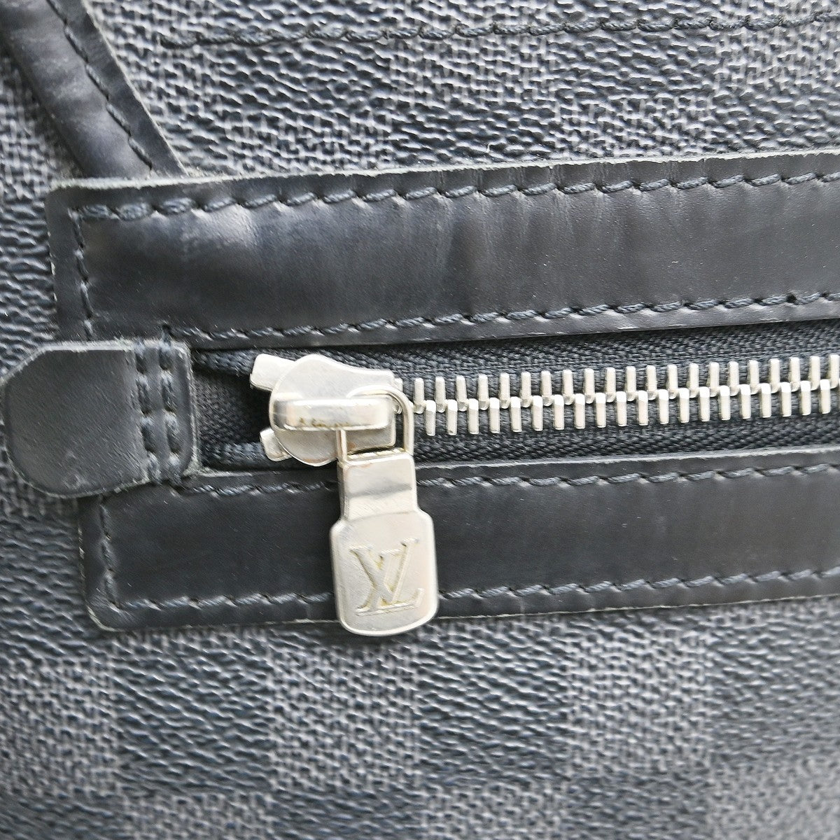 Louis Vuitton Daniel Messenger Bag Damier Graphite Gray Canvas Shoulder Bag Bag (Pre-Owned)