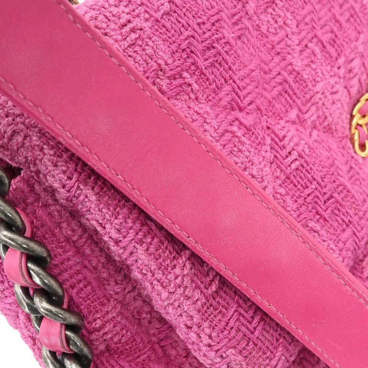 Chanel 19 Flap Bag Quilted Tweed Pink Tweed Handbag (Pre-Owned)