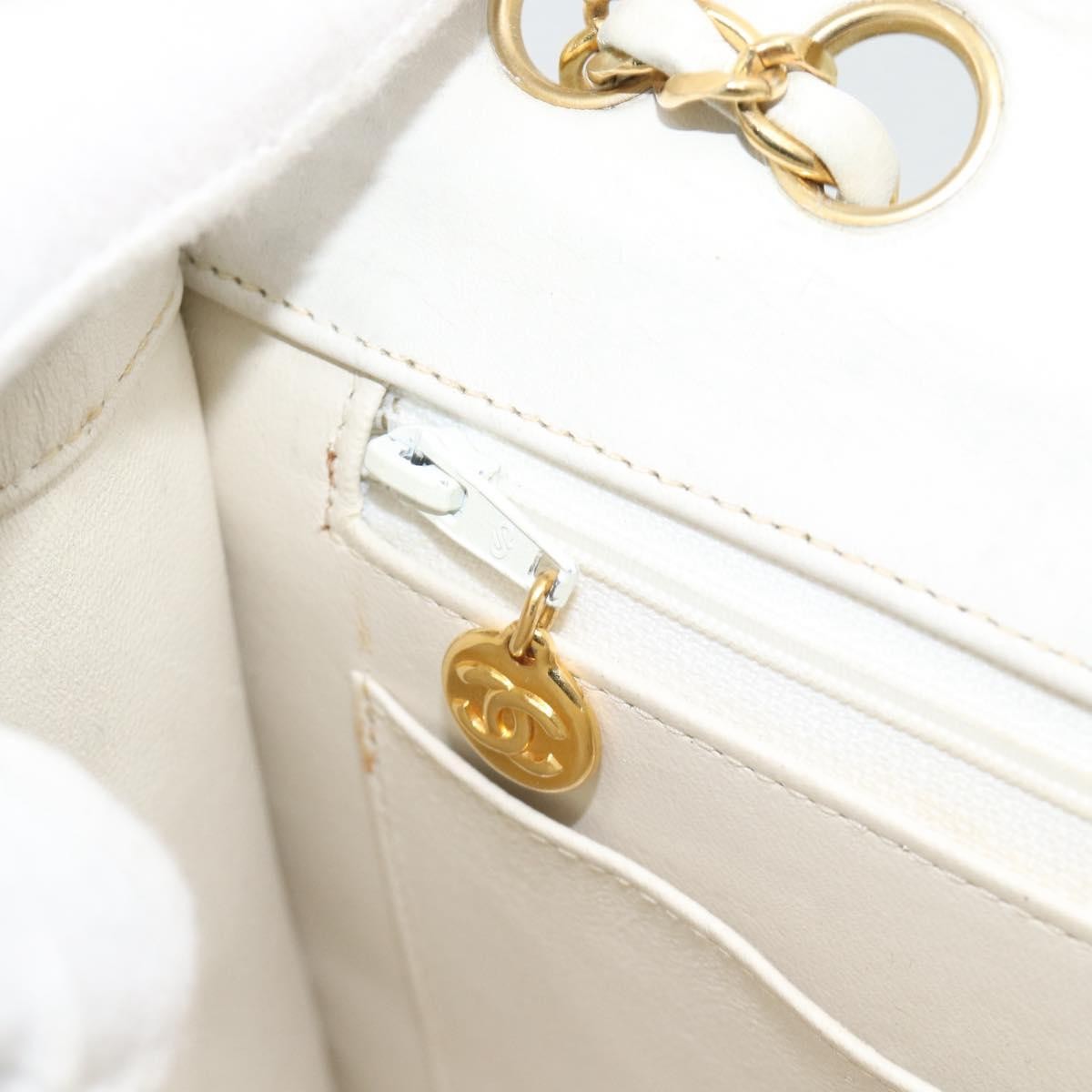 Chanel Vintage Mademoiselle Lock Trapezoid Flap Bag Quilted Lambskin White Leather Shoulder Bag Bag (Pre-Owned)